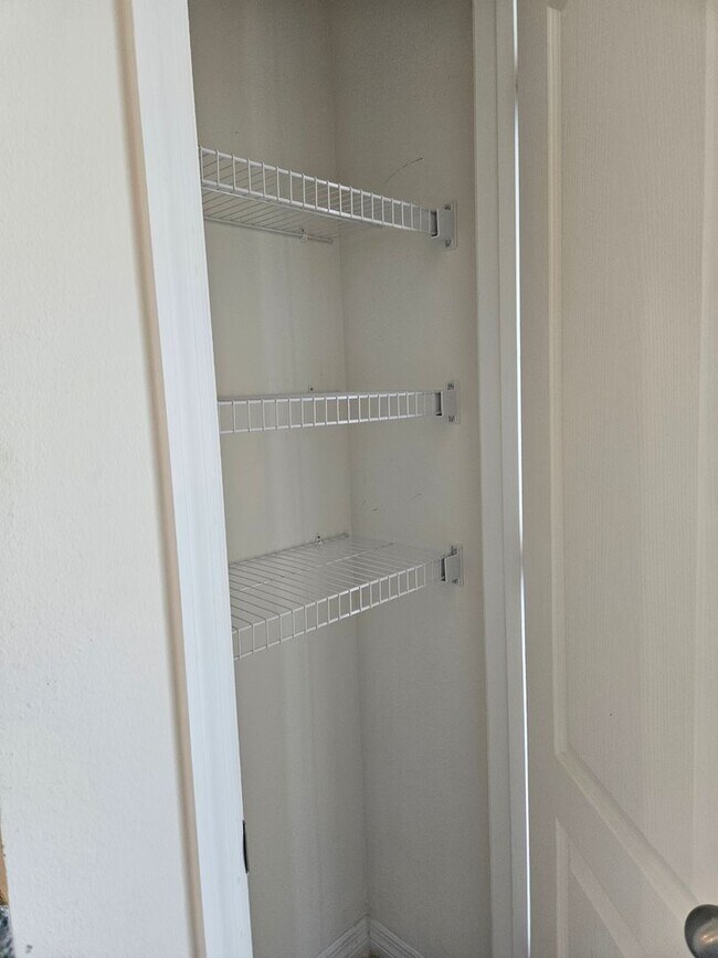 Building Photo - 3 BEDROOM 2 1/2 BATH TOWN HOME COMING SOON