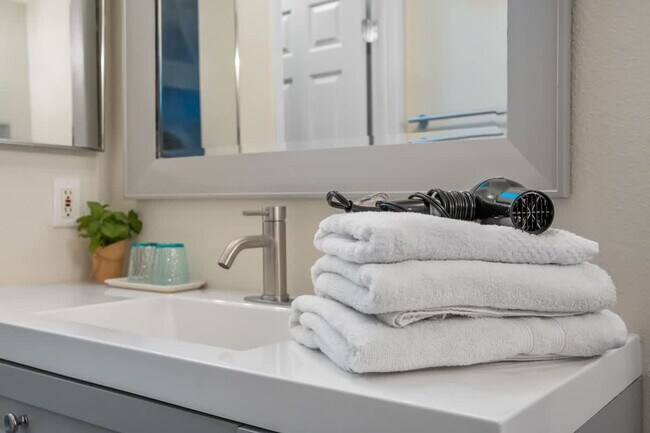 Building Photo - 13737 Via Tres Vistas