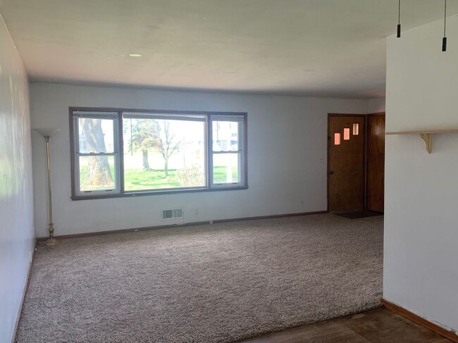 Building Photo - 3 Bedroom 1 Bath Ranch in Berrien Springs