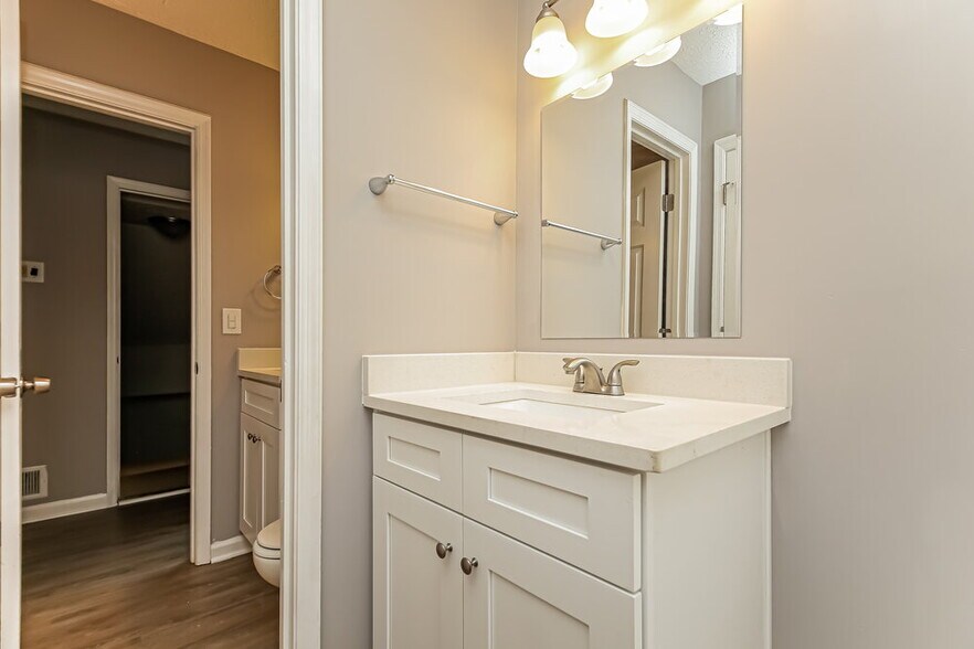 Building Photo - 941 Hickory View Ct NW