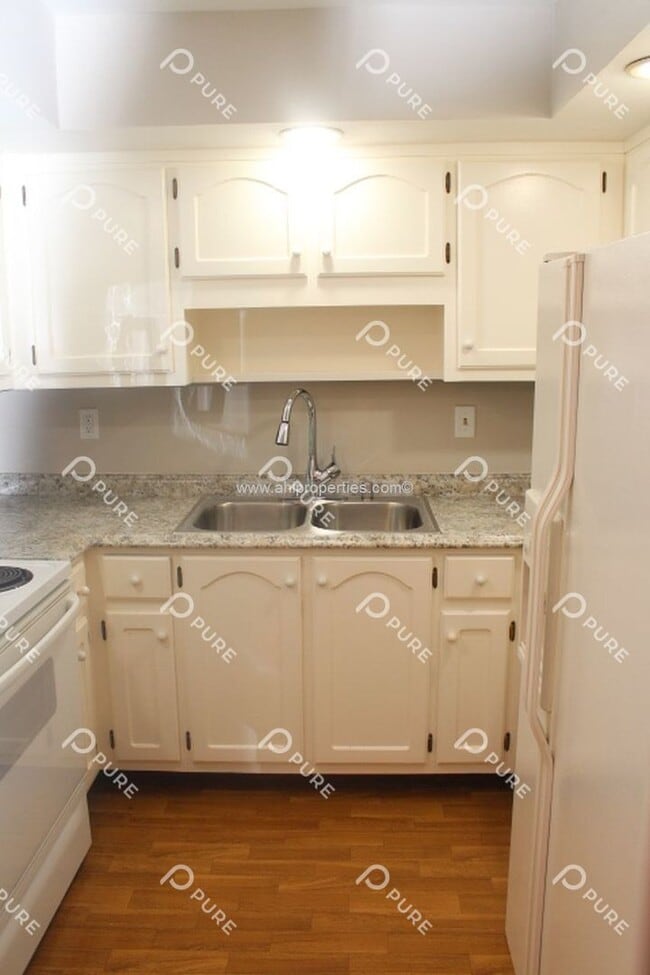 Building Photo - 2817 Wynterhall Rd SE