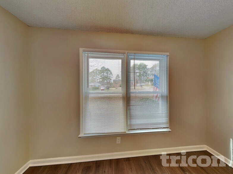 Building Photo - 216 Netherland Dr