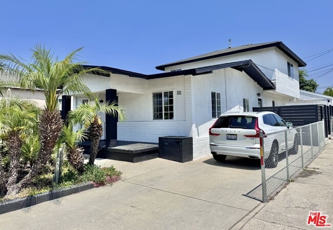 Primary Photo - 1111 E Elk Ave