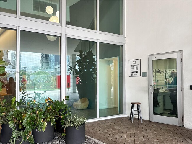 Building Photo - 350 S Miami Ave