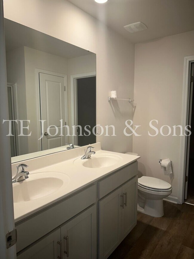 Building Photo - Spacious 4 Bedroom Home in Lexington – Modern Amenities and Comfort Await!