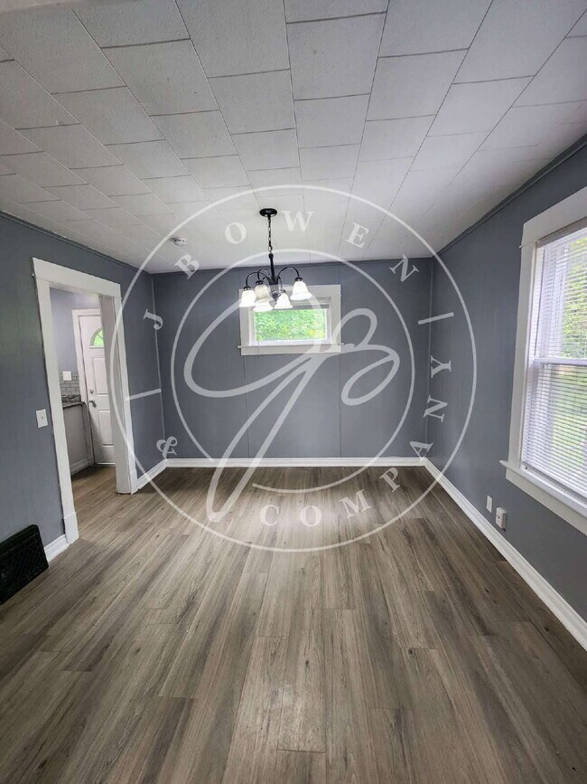 Building Photo - Spacious & Updated 3 Bed, 1.5 Bath Home – ...
