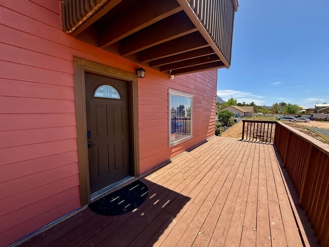 Building Photo - 4-BR Home with Horse Privileges in Apple Valley