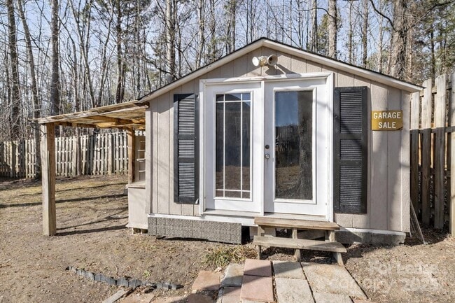 Building Photo - 285 Eagle Creek Road