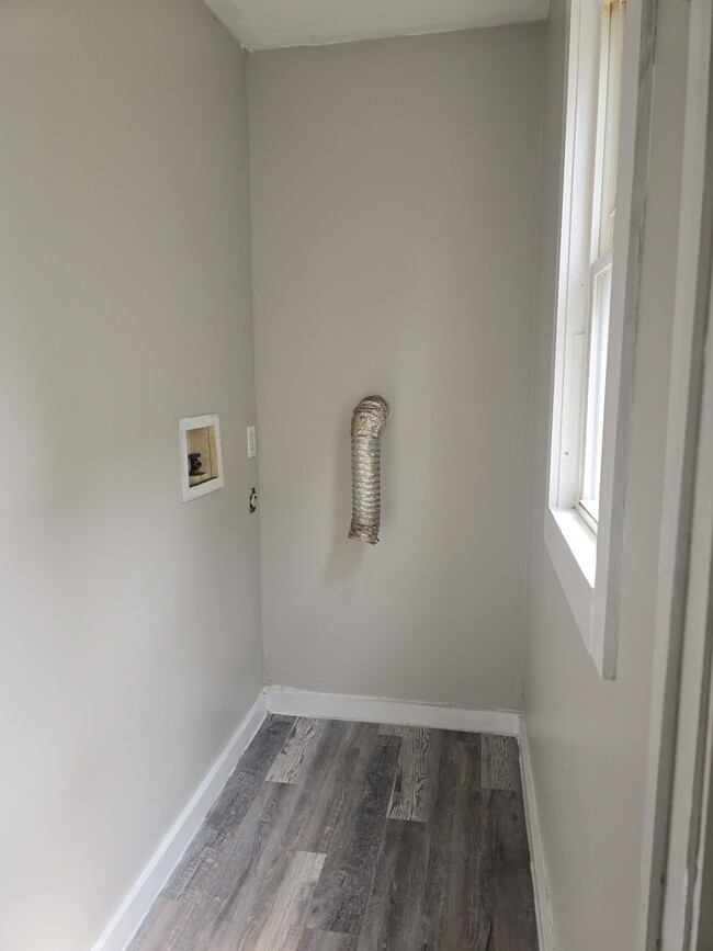 Building Photo - 23 Elmwood Ave