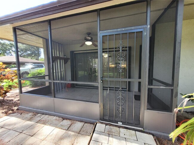 Building Photo - 7523 Greenlake Way