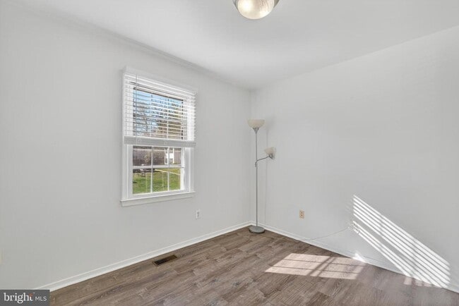 Building Photo - 9594 Inverary Ct