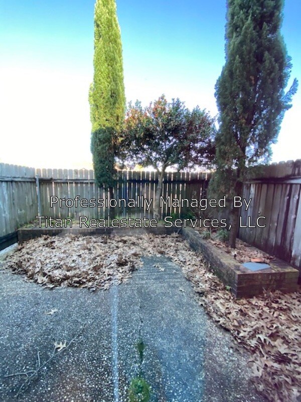 Building Photo - 200 Lodge Dr