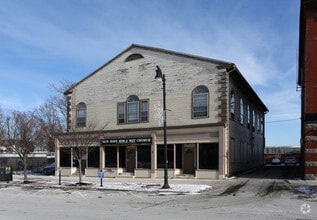 Building Photo - 710-712 Main St