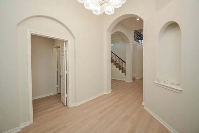 Building Photo - 6403 Edinburgh Ct