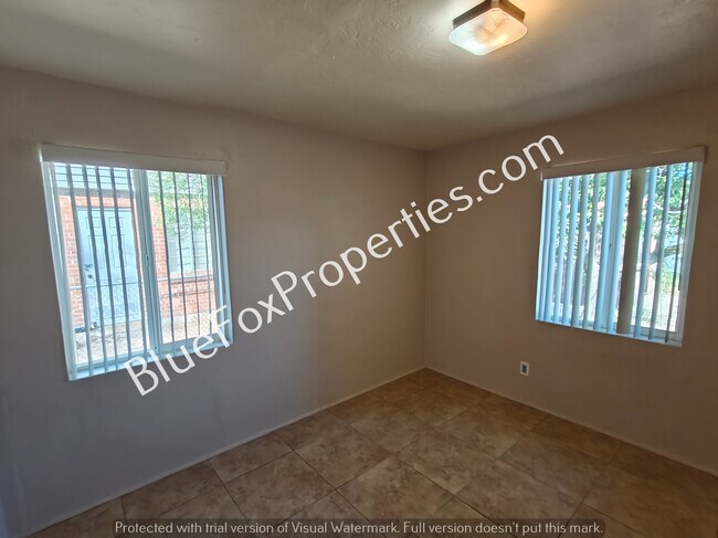 Building Photo - 907 E Weymouth St