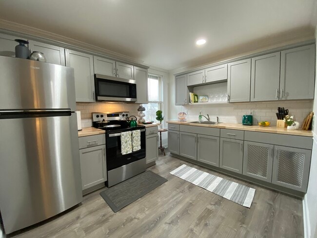 Building Photo - 52 Pomeroy Ave