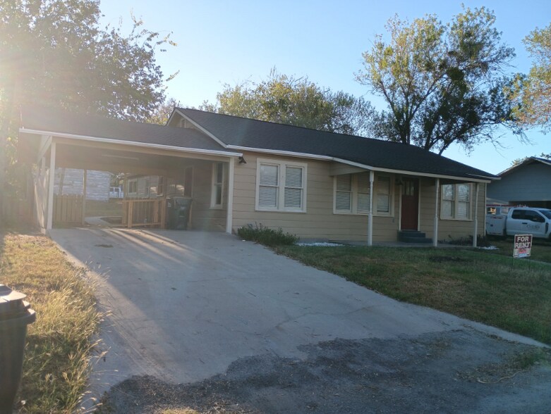 Primary Photo - 205 Lackey St