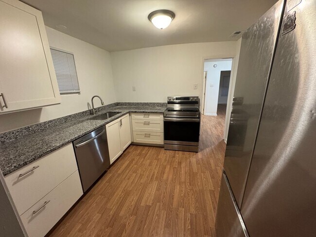 Building Photo - 274 Wrexham Ave