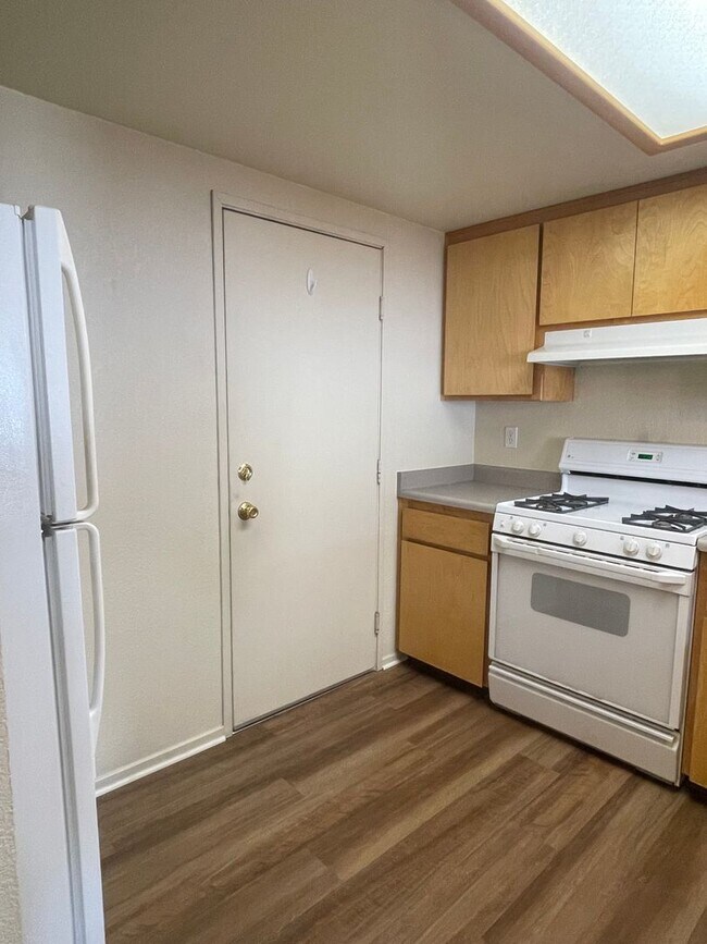 Building Photo - 1390 Serrano Pl