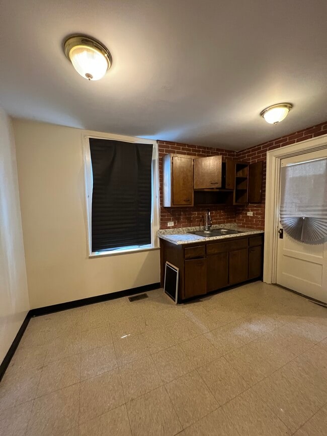 Kitchen - 568 Bird Ave