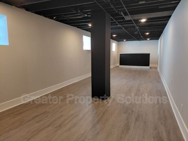 Building Photo - 6624 Jefferson Ave