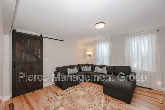 Building Photo - 395 Critchett Rd