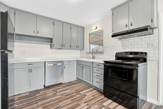 Building Photo - 1302 Redondo Dr