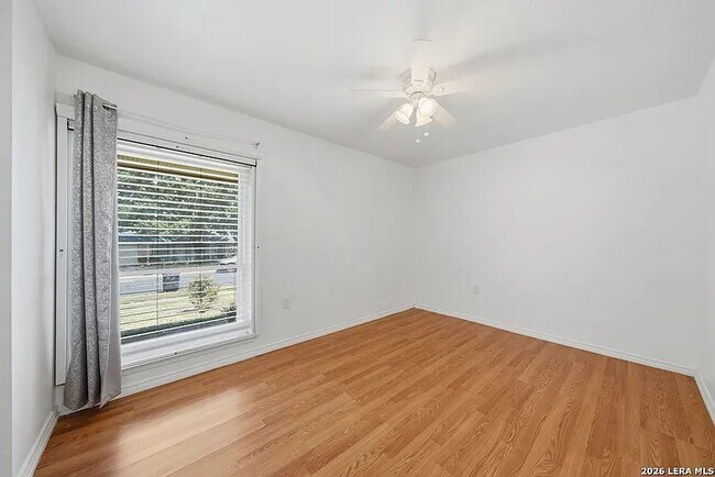 Building Photo - 5930 Oak Run St