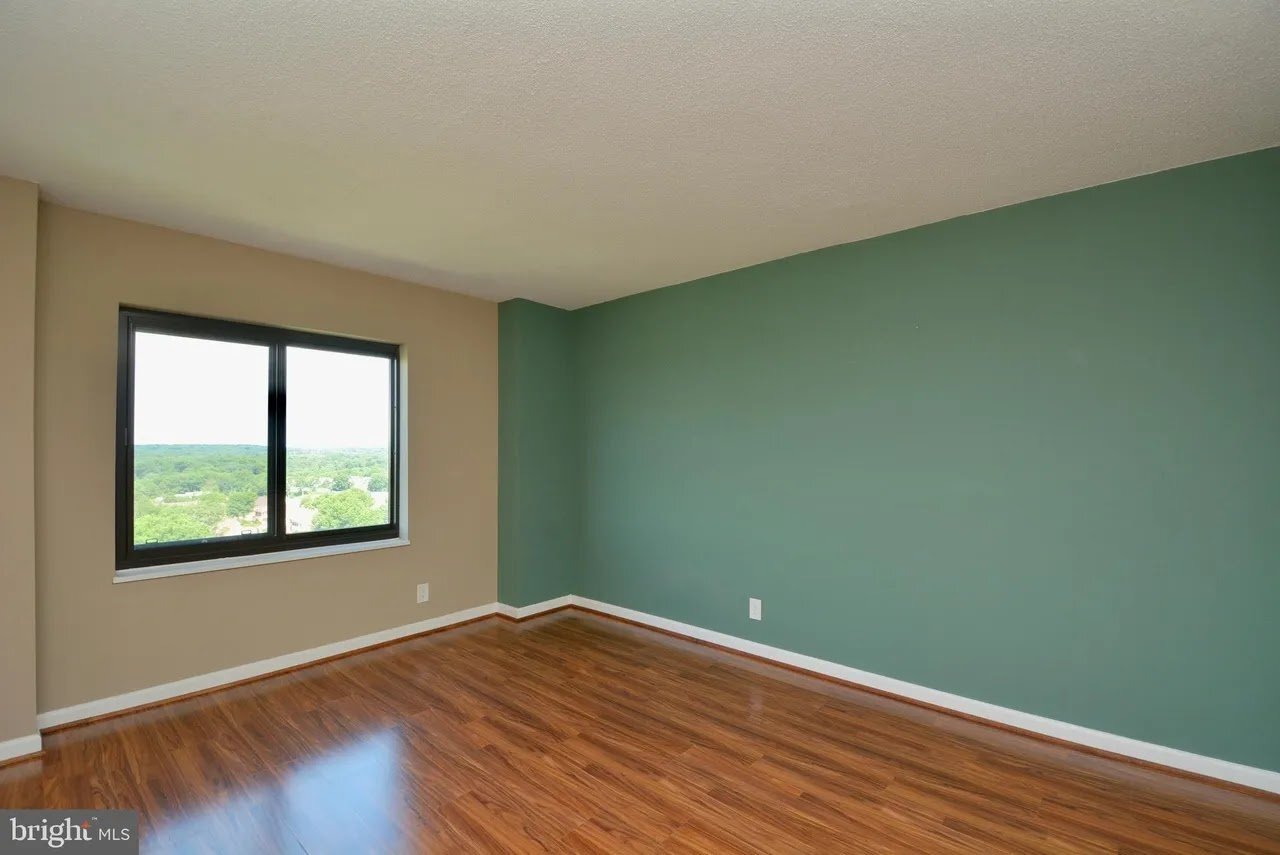 Building Photo - 307 Yoakum Pkwy