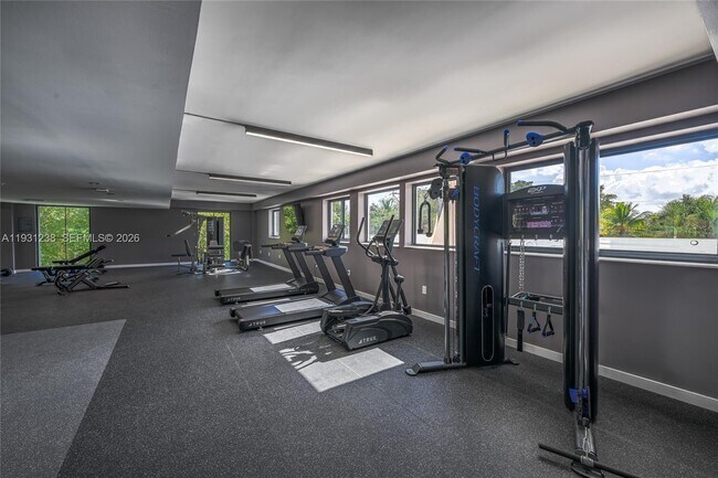 Building Photo - 840 NE 130th St