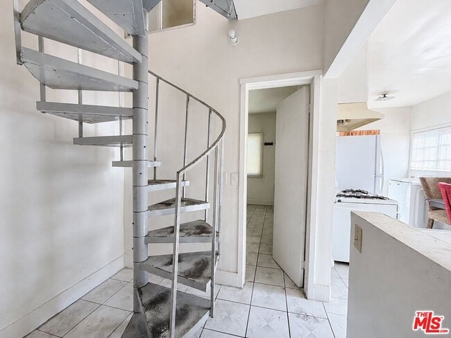 Building Photo - 1188 W 37th Dr