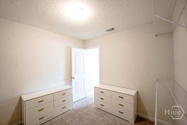 Building Photo - 24 Daylily Ct