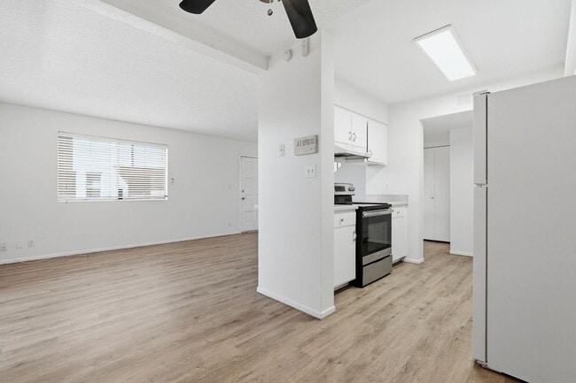 Building Photo - Ready to Move In - Two Bedrooms!