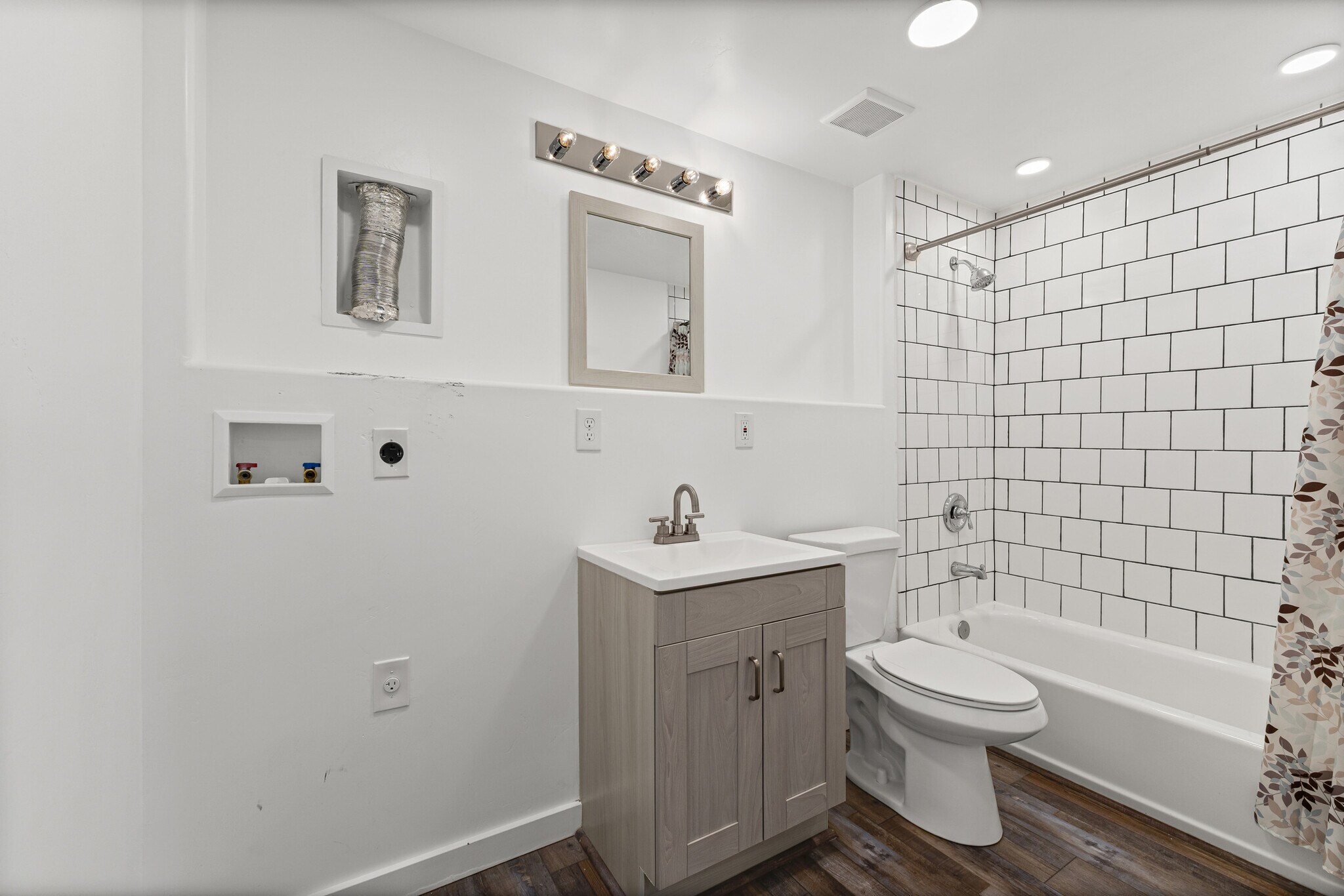 Building Photo - 4883 E Silver Ridge Rd