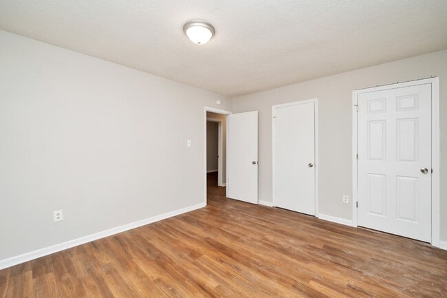 Building Photo - 114 Crenshaw Dr