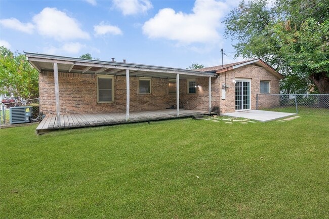 Building Photo - 5229 Ira St