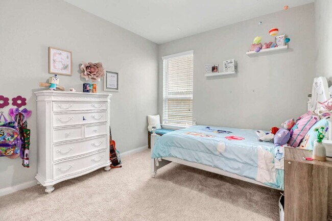 Building Photo - "Charming 3-Bedroom San Antonio Home with Granite Elegance - 1854 Sq Ft of Comfort!"