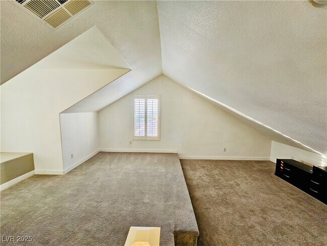Building Photo - 777 Valley Rise Dr