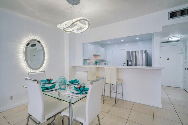 Building Photo - 3725 S Ocean Dr