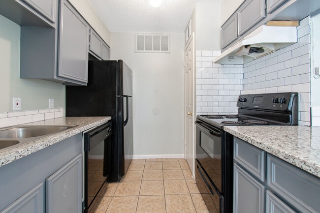 Building Photo - 705 Edgar St
