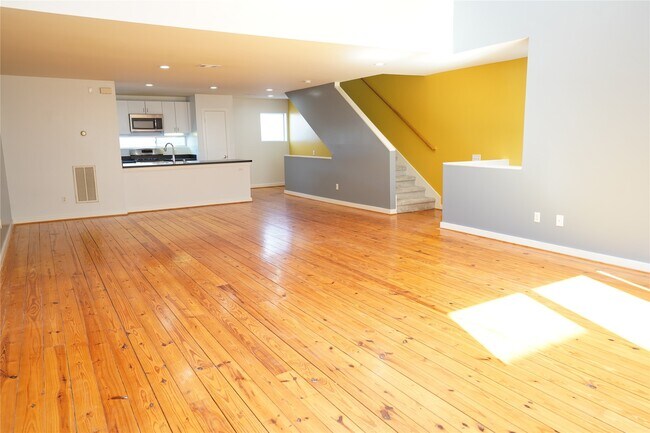 Building Photo - 2716 Chenevert St