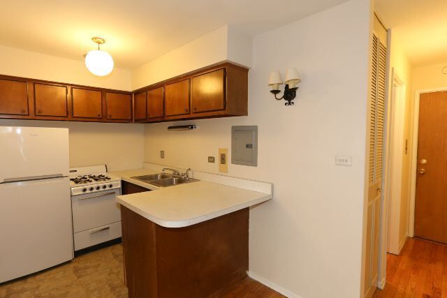 Building Photo - 663 W Wrightwood