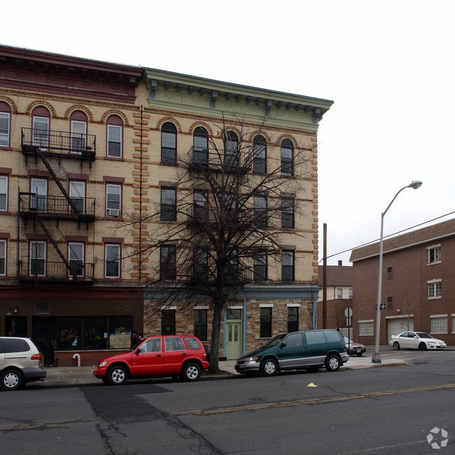 Building Photo - 432 Avenue C