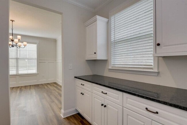 Building Photo - 1011 Spotswood Cir