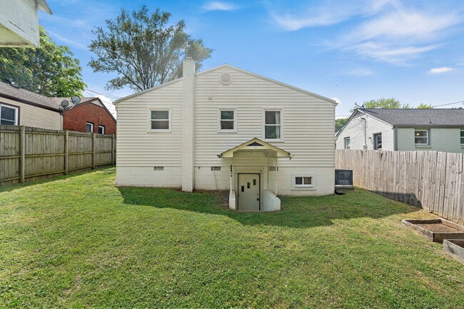 Building Photo - 806 Washington Ave