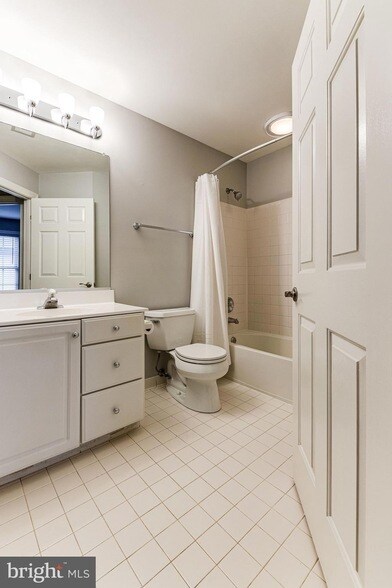 Building Photo - 953 Harrison Cir