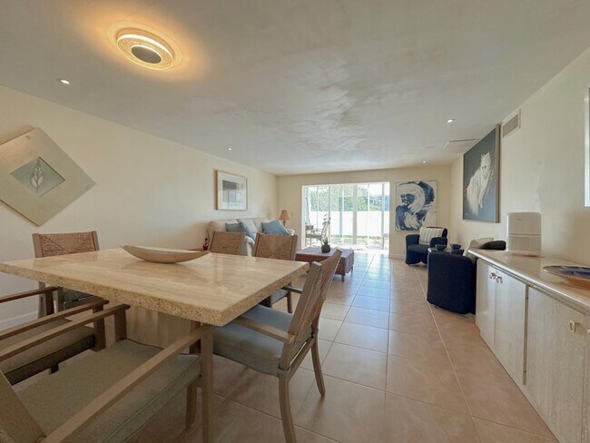 Building Photo - 300 NE 26th Ave