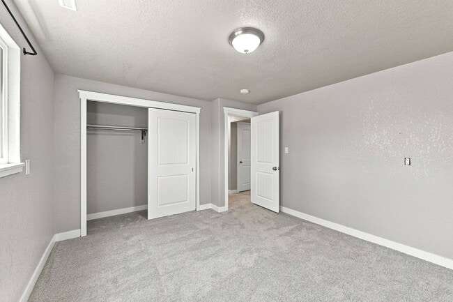 Building Photo - $2,095.95, 4 bed, 2 bath, located in Colorado Springs with a fenced-in backyard.