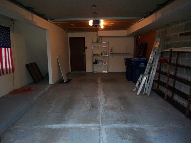 Building Photo - 34 N Salem Dr