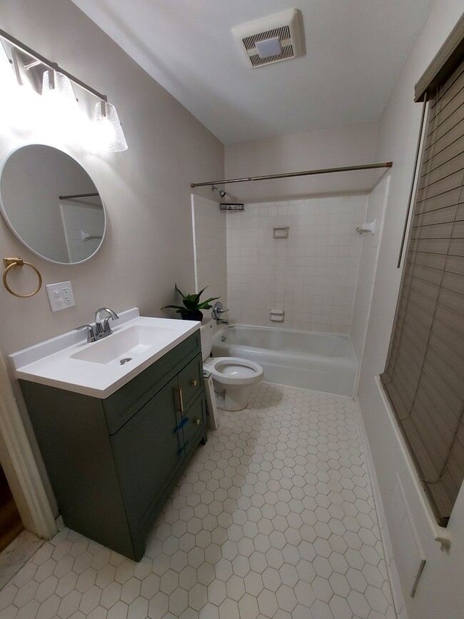 Building Photo - 37617 Charter Oaks Blvd
